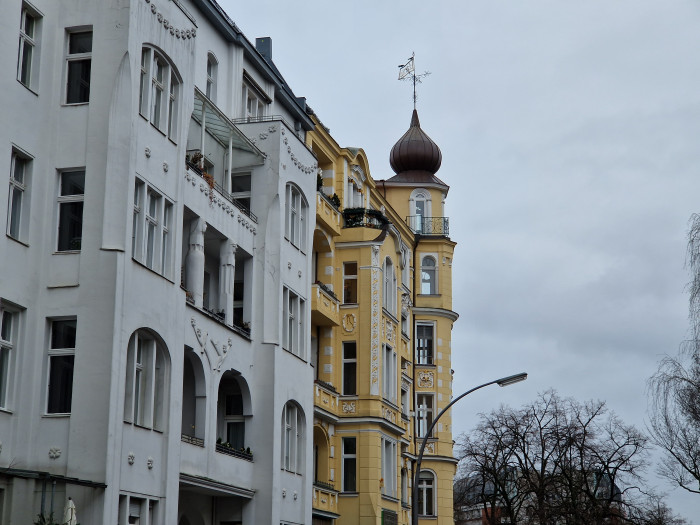 Das Galaxy S22+ hat nur ein Tele, das dreifach verghrößert. (Bild: Tobias Költzsch/Golem.de)